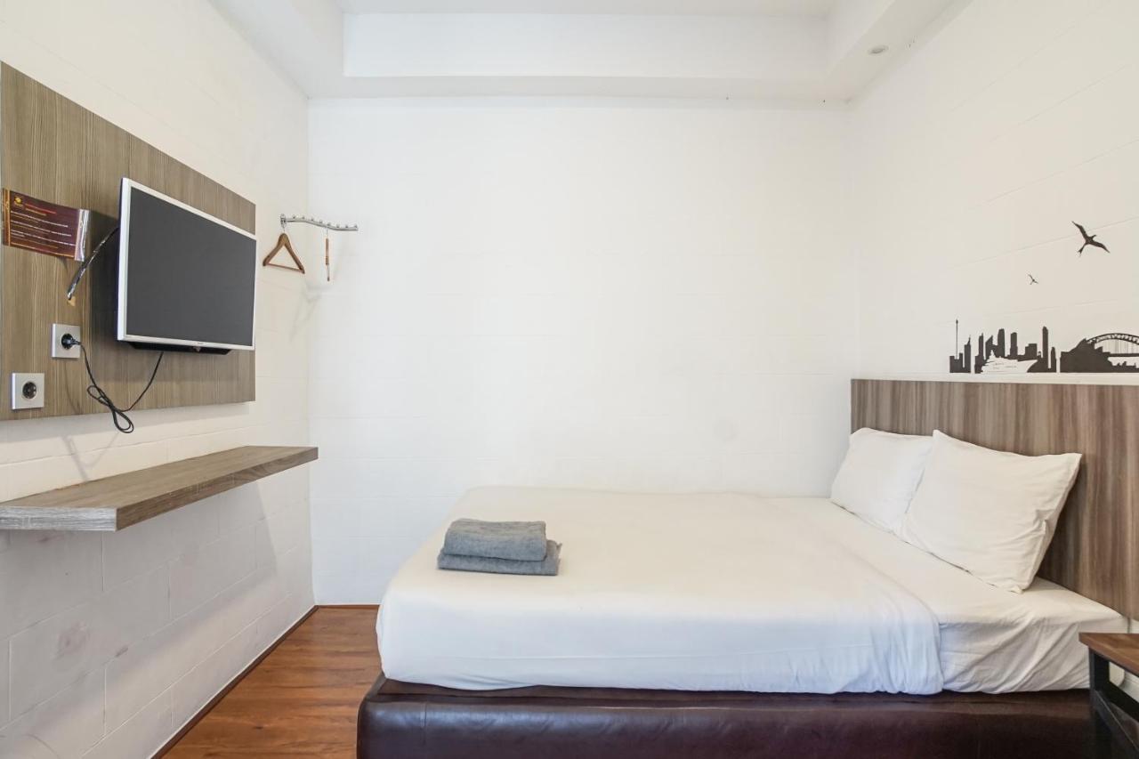 Hotel Sanrina Makassar Bagian luar foto