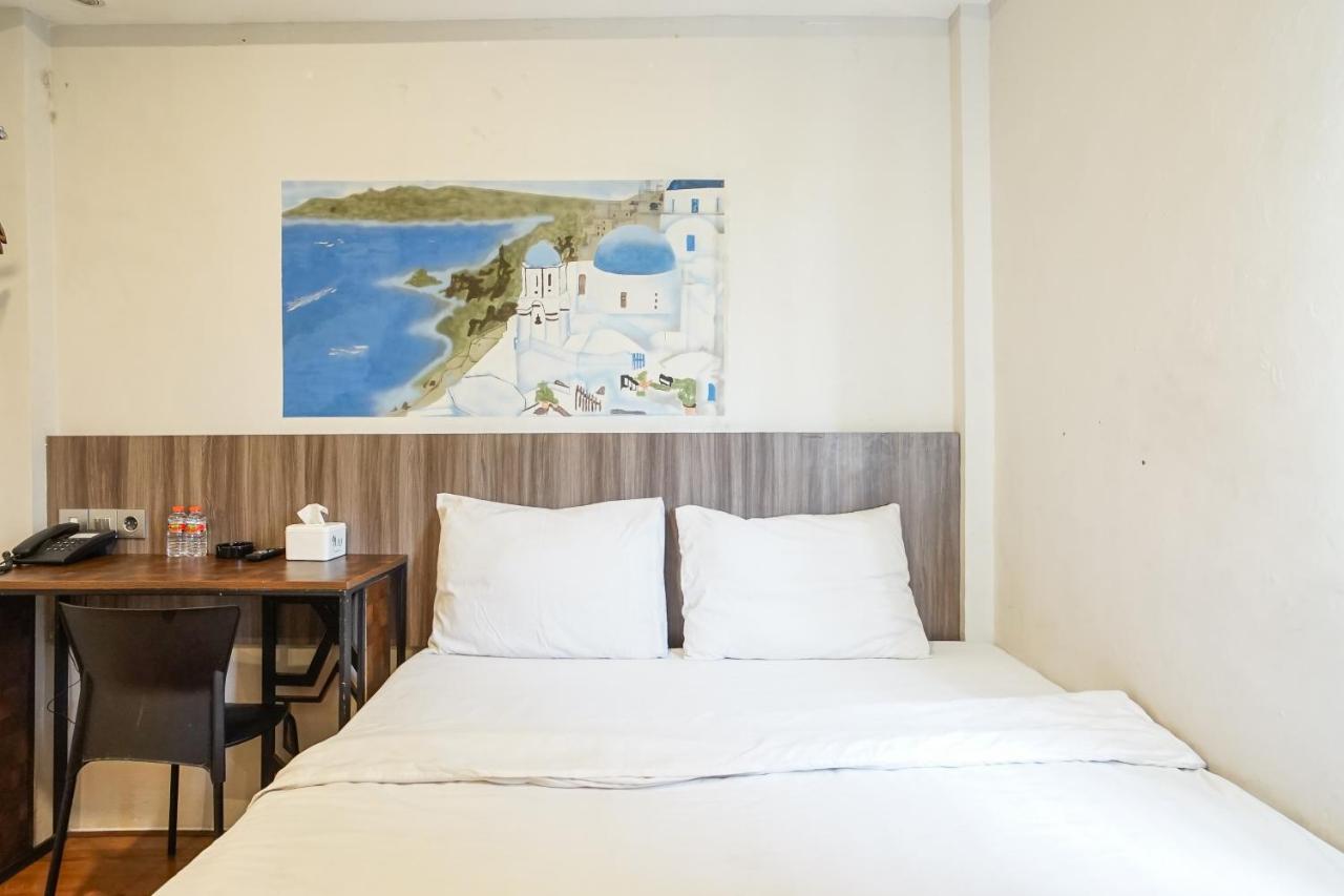 Hotel Sanrina Makassar Bagian luar foto