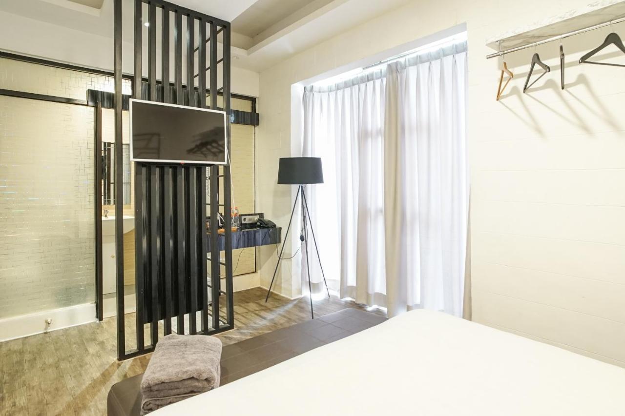 Hotel Sanrina Makassar Bagian luar foto