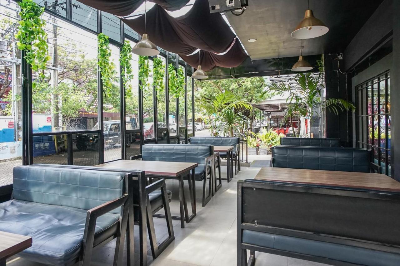 Hotel Sanrina Makassar Bagian luar foto