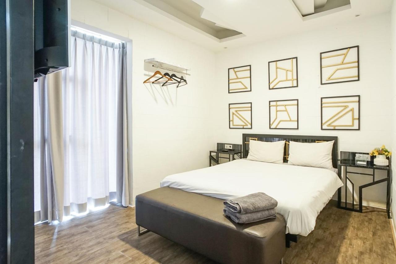 Hotel Sanrina Makassar Bagian luar foto