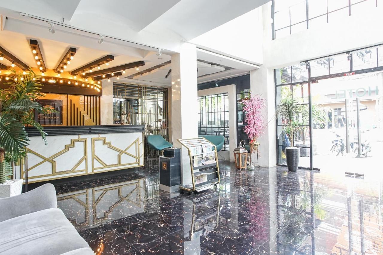 Hotel Sanrina Makassar Bagian luar foto