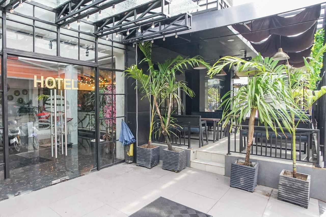 Hotel Sanrina Makassar Bagian luar foto