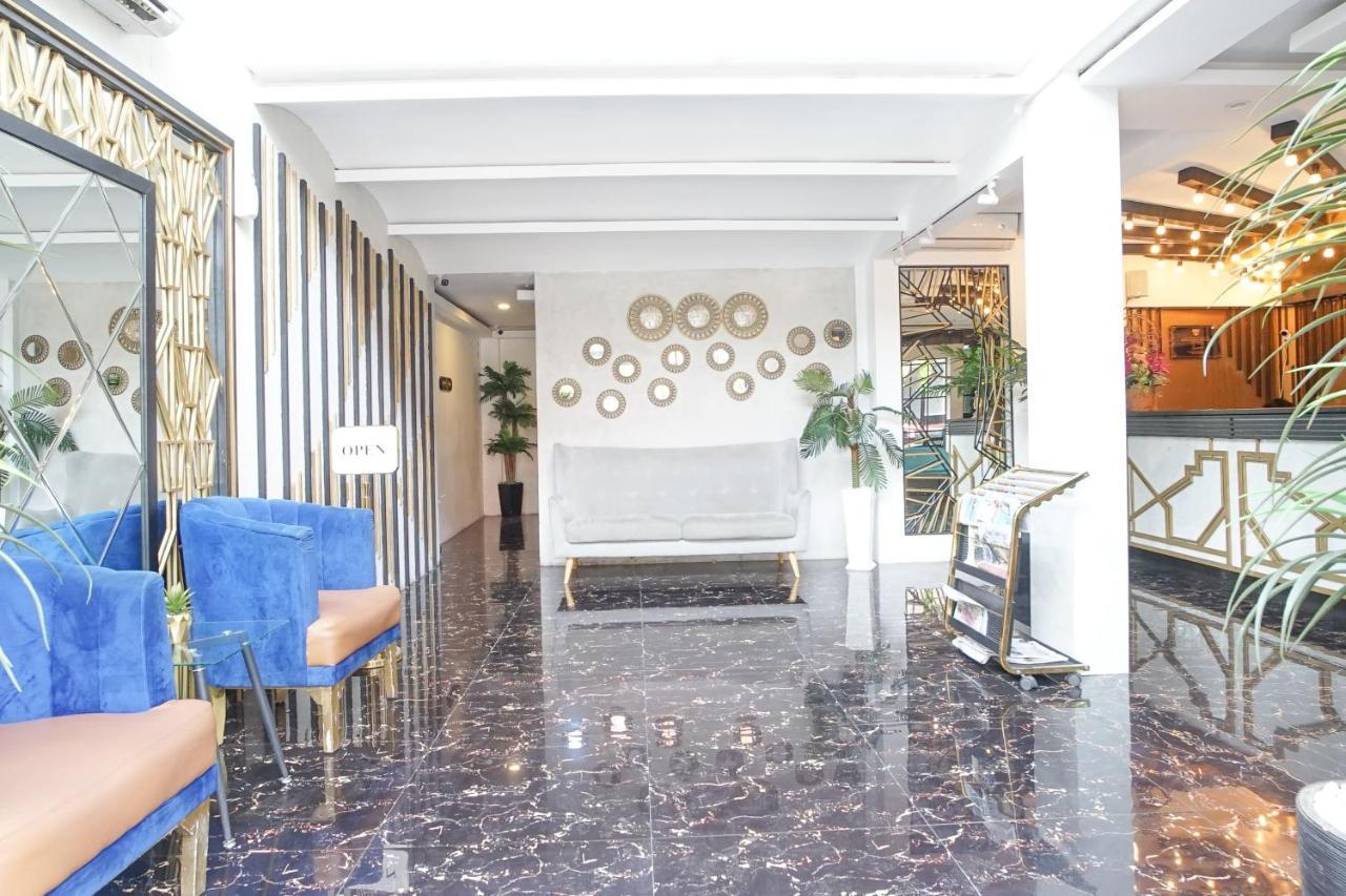 Hotel Sanrina Makassar Bagian luar foto