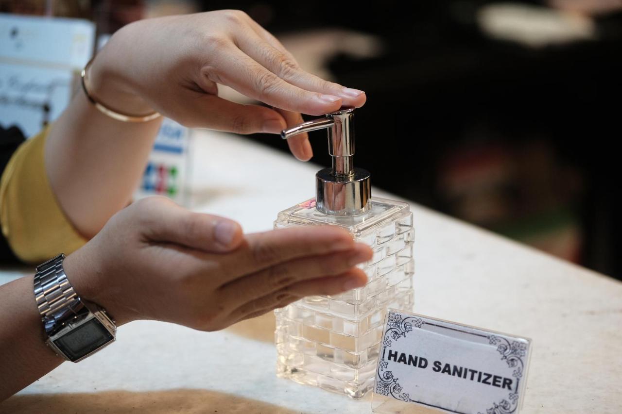 Hotel Sanrina Makassar Bagian luar foto
