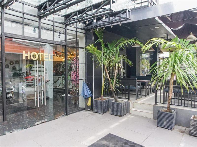 Hotel Sanrina Makassar Bagian luar foto