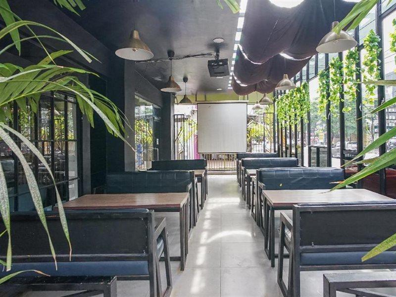 Hotel Sanrina Makassar Bagian luar foto