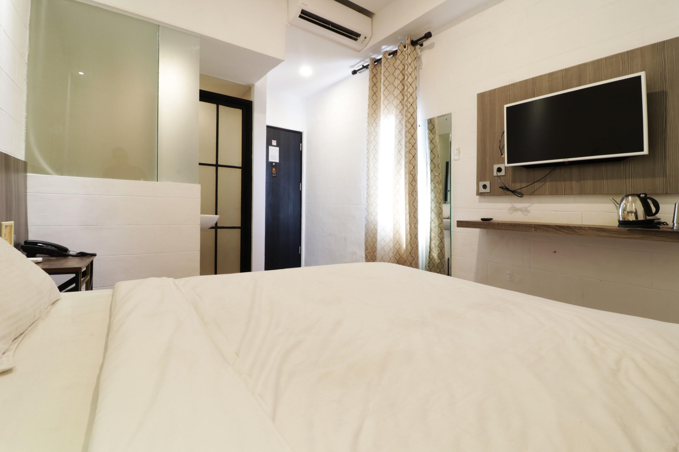 Hotel Sanrina Makassar Bagian luar foto