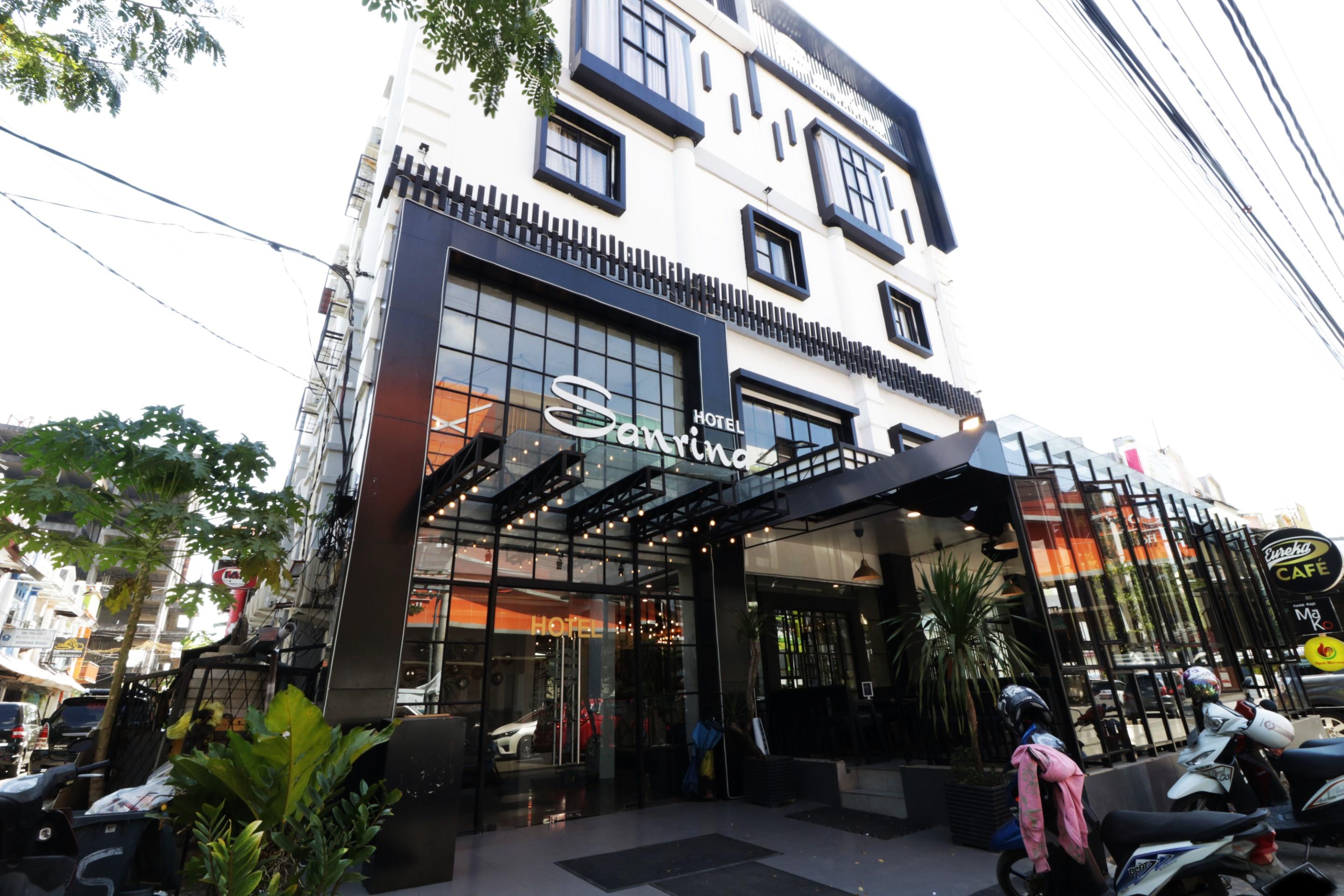 Hotel Sanrina Makassar Bagian luar foto